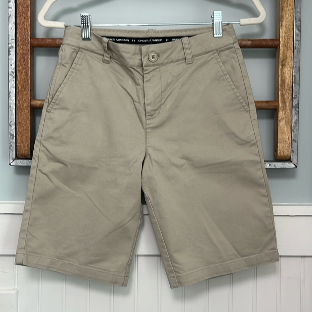 Boys Under Armour uniform shorts size 14 khaki